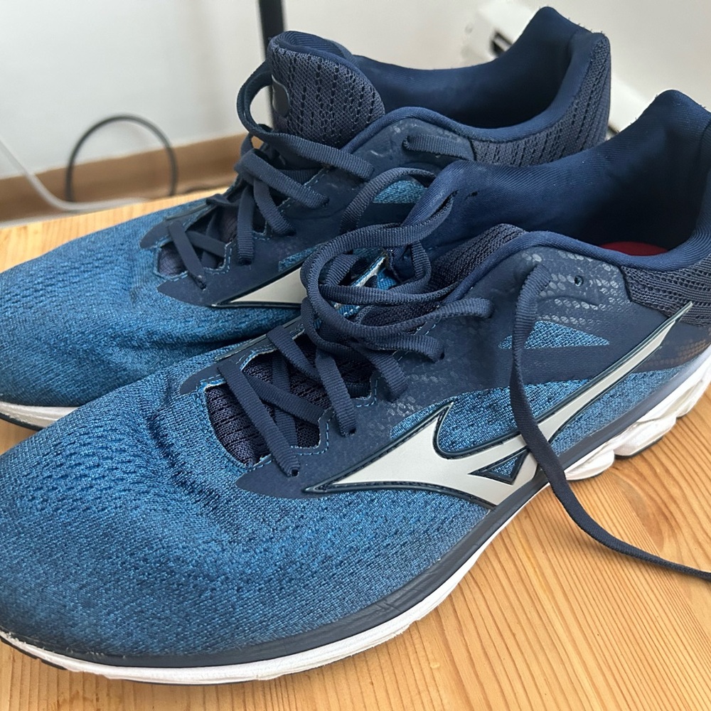 Mizuno Running Shoes, size 12.5